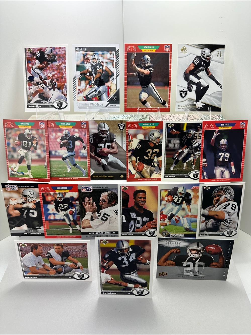 Bo Jackson Raiders lot of 19 Tim Brown/Howie Long/Marcus Allen +McFadden Rookies